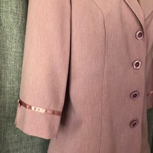 Women’s 2 pc suit, jacket and skirt
